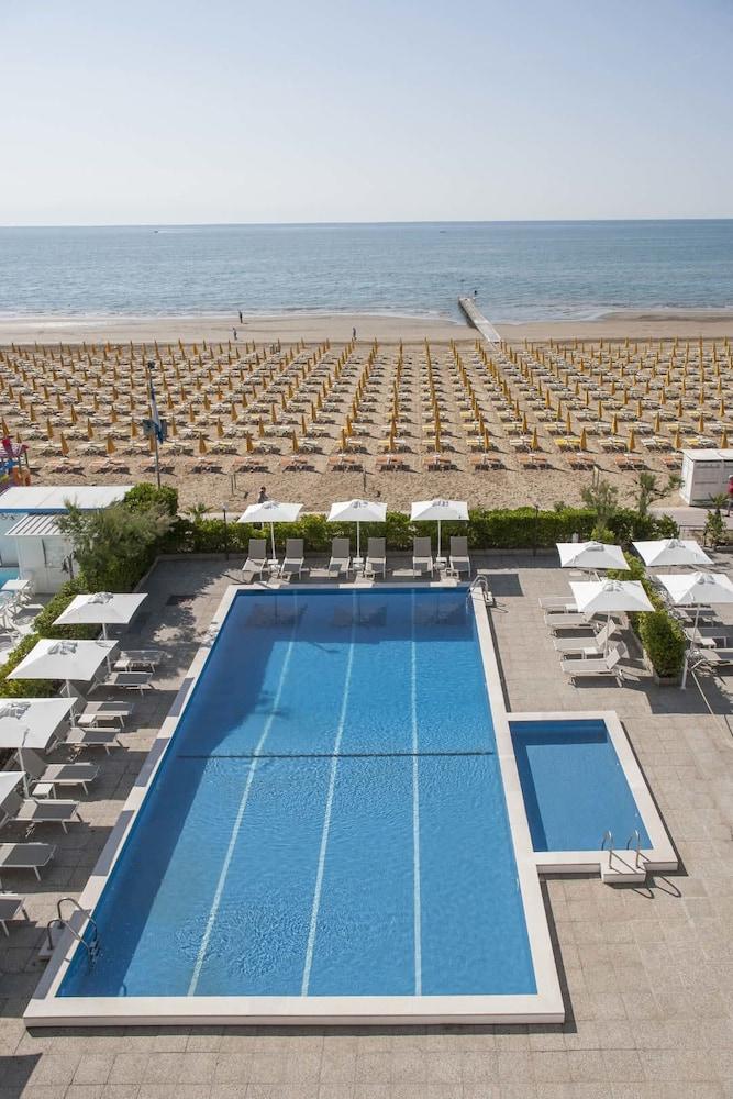Hotel Imperial Palace Lido di Jesolo Exteriör bild