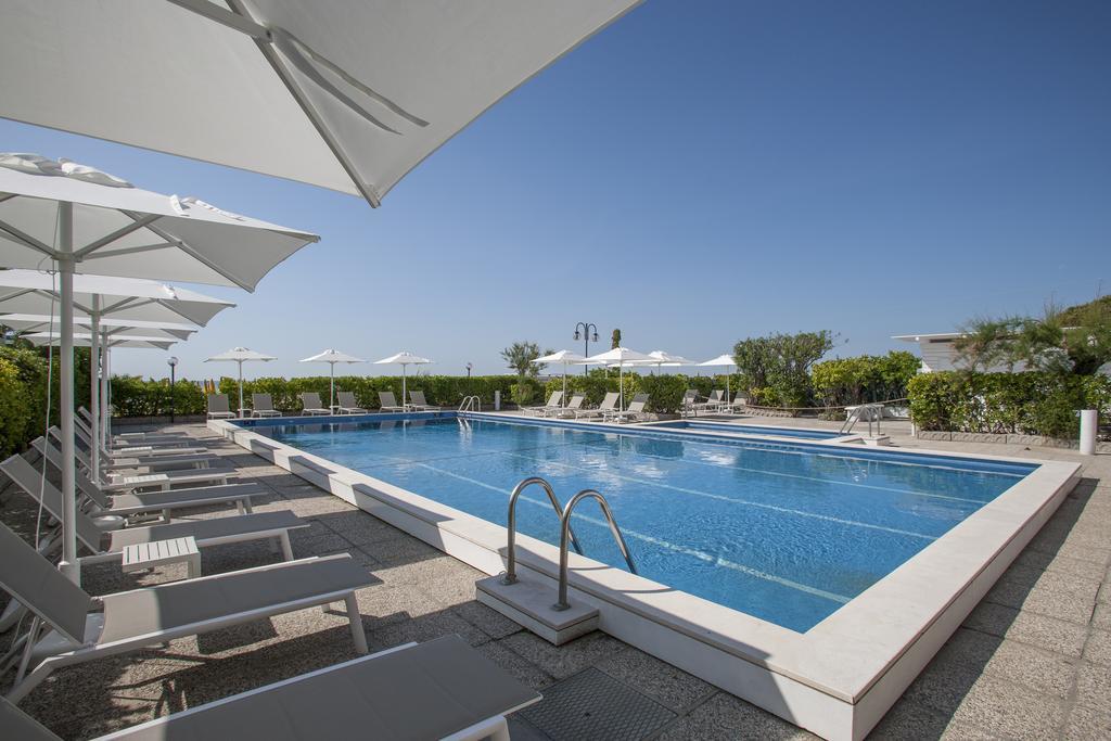 Hotel Imperial Palace Lido di Jesolo Exteriör bild
