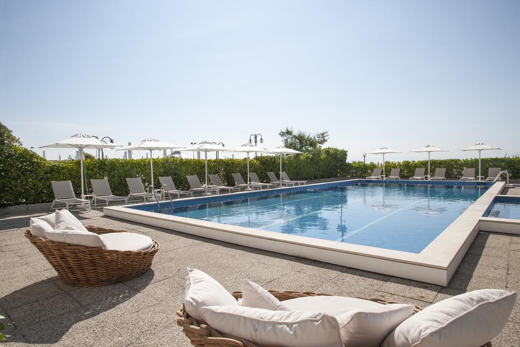 Hotel Imperial Palace Lido di Jesolo Exteriör bild