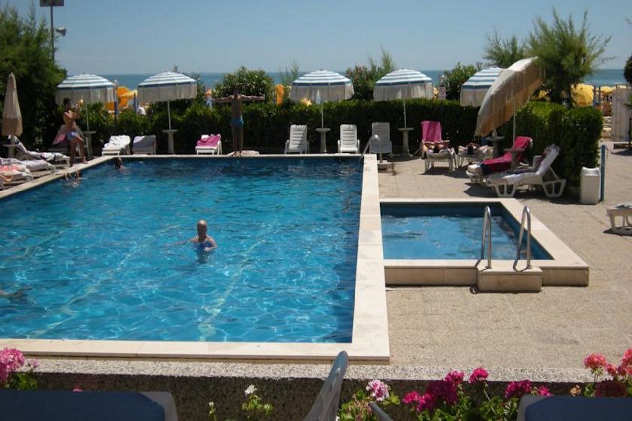 Hotel Imperial Palace Lido di Jesolo Exteriör bild